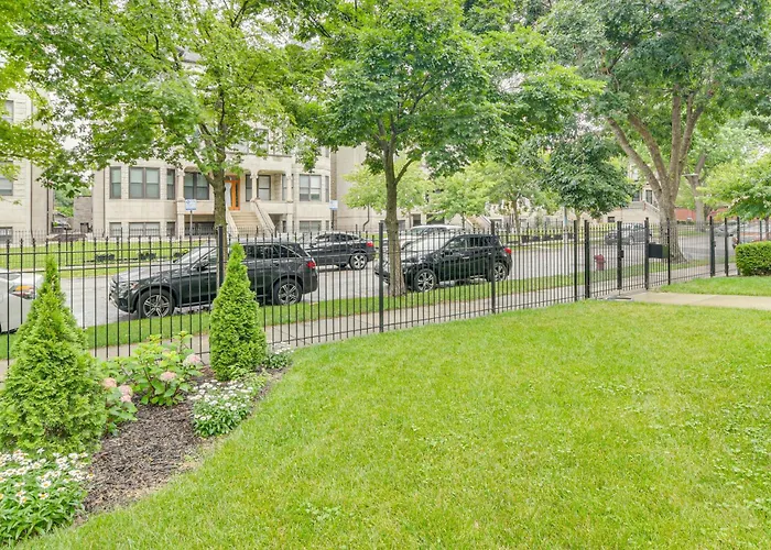 Walk To Michigan: W/ Yard Chicago